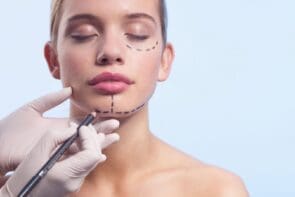 Як проводиться контурна пластика підборіддя філерами