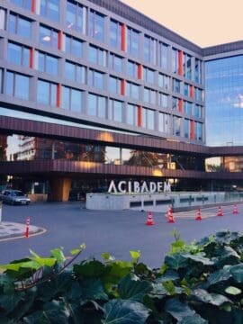 Клініка Аджібадем Алтунізаде (Acibadem Altunizade)