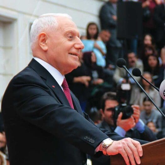 Лікар Mehmet Haberal