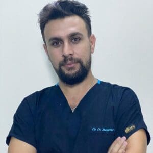 Лікар Op. Dr. Muzaffer İnan