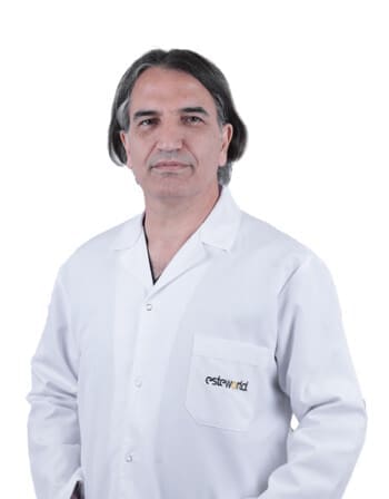 Лікар Op. Dr. Lütfi Tekeş