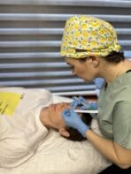 Жінка-пластичний хірург у Стамбулі: безпечна та природна естетика з Dr. Гюлер Гамзе Ерен